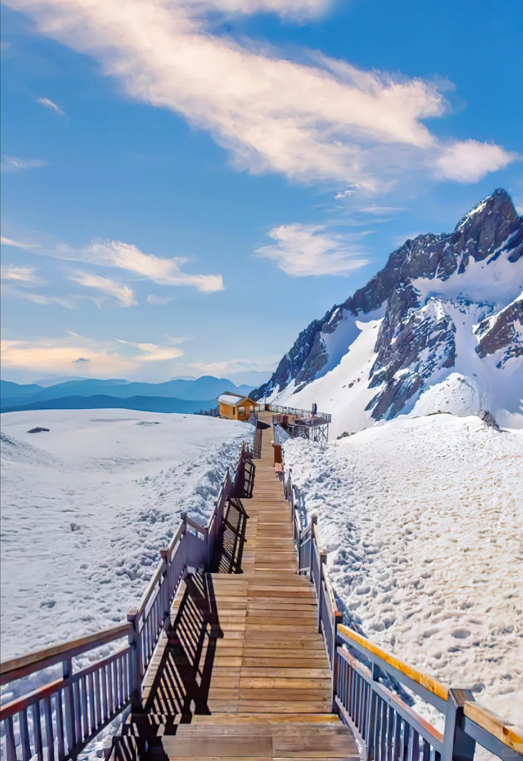探秘玉龙雪山：从冰川公园到蓝月谷的奇幻之旅